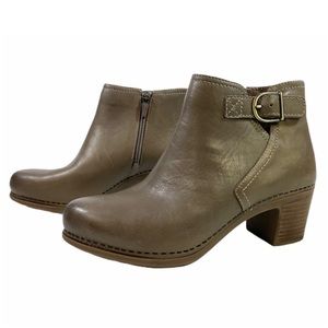 dansko HENLEY Taupe Burnished Calf Ankle B…